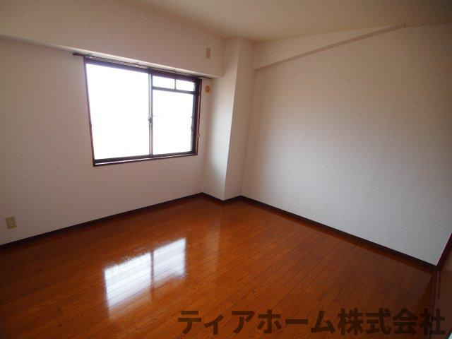 香芝市関屋の賃貸マンションの洋室|落ち着いた色調の洋室です