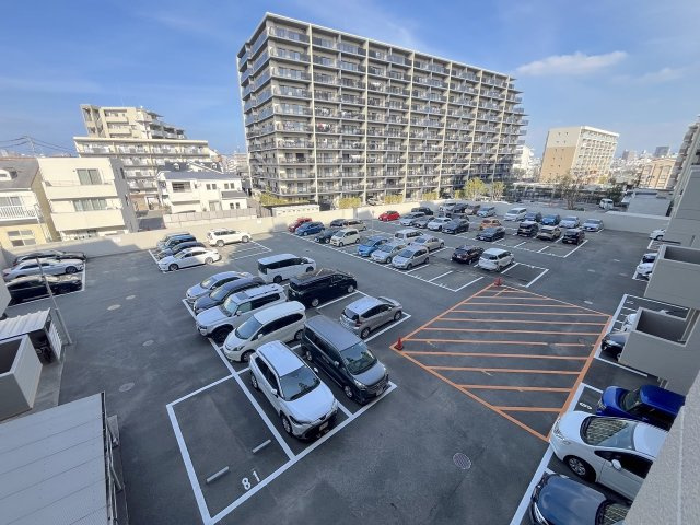 原パークホームズの駐車場