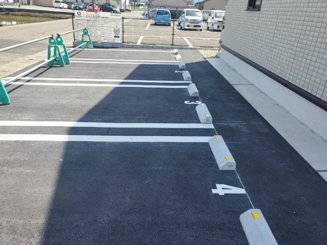 AXIA FUCHIの駐車場