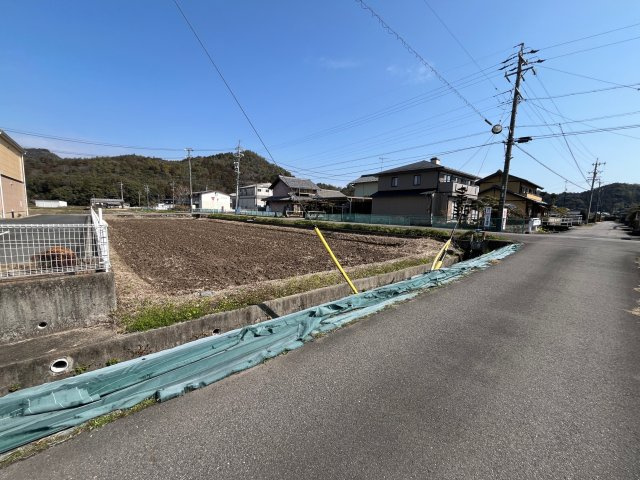 土地　太郎丸北郷の前面道路含む現地写真