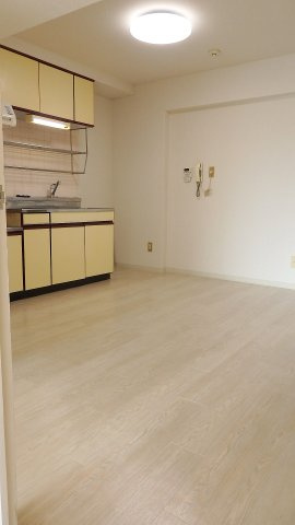 西東京市泉町２丁目の賃貸マンションの居間・リビング