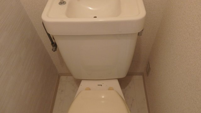 西東京市泉町２丁目の賃貸マンションのトイレ