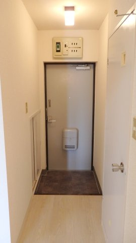 西東京市泉町２丁目の賃貸マンションの玄関