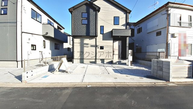 飯能市征矢町・全7棟　新築一戸建　1号棟の駐車場|〈全棟カースペース2台標準〉通勤やレジャーなど、ライフスタイルを広げてくれるカースペース2台分を確保しています。