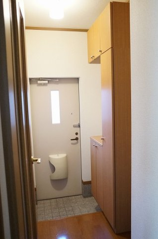 ヴィラージュＫ　Ａの玄関|明るい玄関です