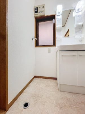 【設備】 | 稲越戸建 | 室内洗濯機置場