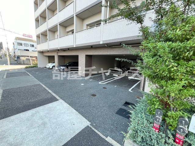 チェルトヴィータの駐車場