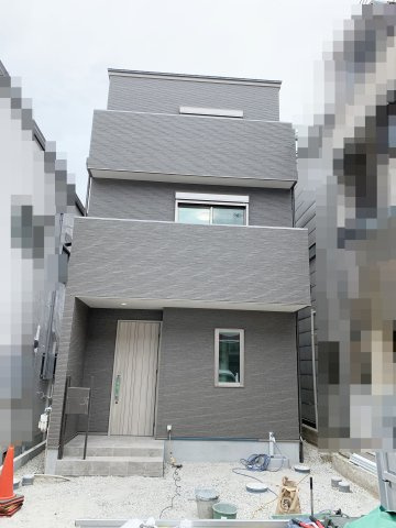 港町　新築一戸建ての前面道路含む現地写真