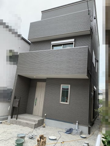 港町　新築一戸建ての外観