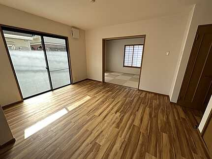 広島市安佐南区西原８丁目　中古一戸建ての居間・リビング