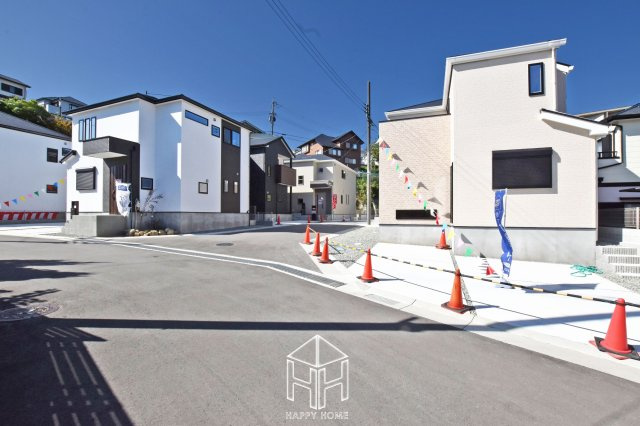 ファーストタウン川西西多田│全6区画の外観|【角地を含む全6棟が新規分譲開始致しました】
全戸敷地面41坪以上、4～5人家族対応住宅。