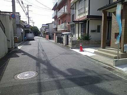 安芸郡府中町清水ケ丘　新築一戸建ての前面道路含む現地写真