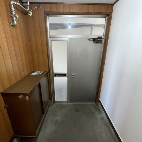 孝武マンションの玄関