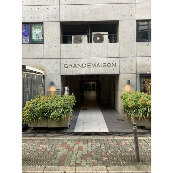 大阪市中央区南船場４丁目の店舗事務所のエントランス