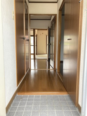 【玄関】 | スクウェアガーデン東野・