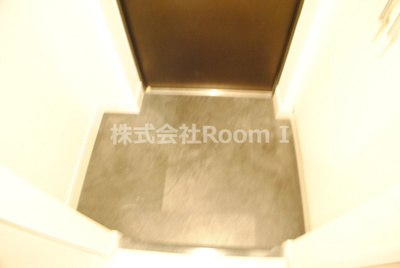 【玄関】 | プレサンス天満橋チエロ | 明るい玄関です