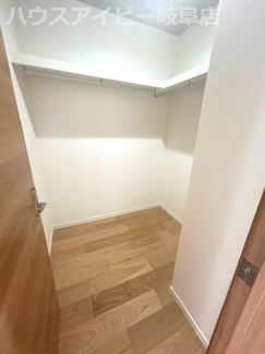 【収納】 | 大垣市和合新町！築3年中古住宅！ビルトインガレージ2台分！小野小学校まで徒歩5分！ | 大垣市和合新町！築3年中古住宅！ビルトインガレージ2台分！小野小学校まで徒歩5分！