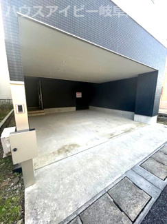 【駐車場】 | 大垣市和合新町！築3年中古住宅！ビルトインガレージ2台分！小野小学校まで徒歩5分！ | 大垣市和合新町！築3年中古住宅！ビルトインガレージ2台分！小野小学校まで徒歩5分！