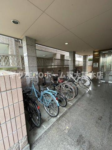 セレブ小若江の駐車場