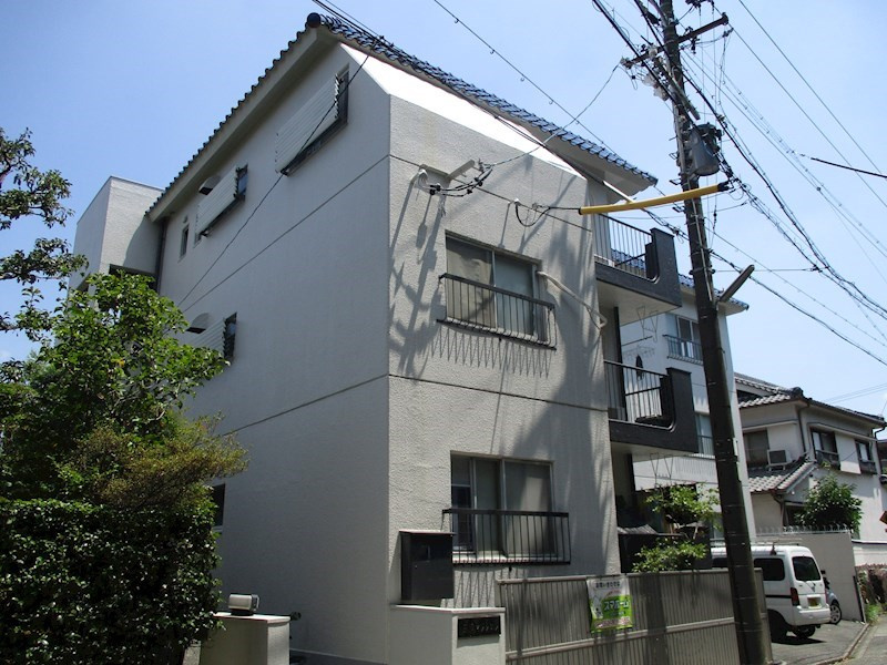 三進マンションの外観