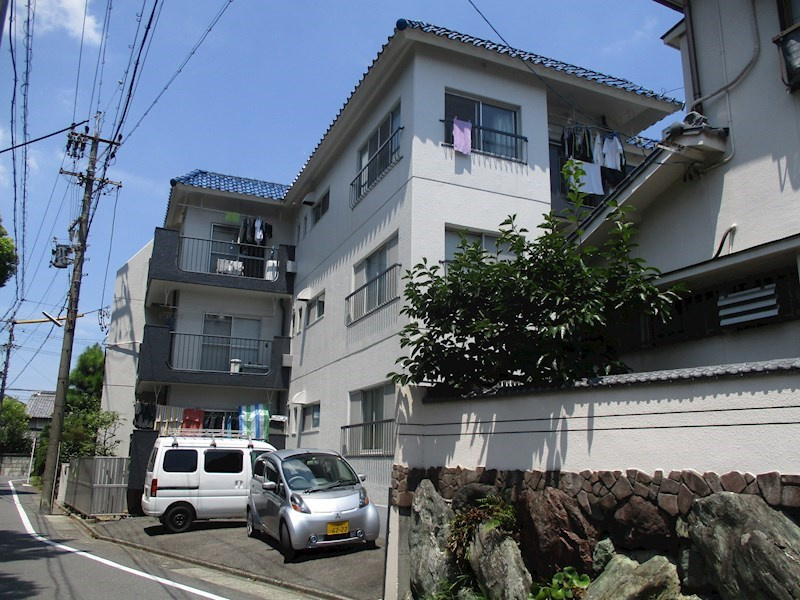 三進マンションの外観