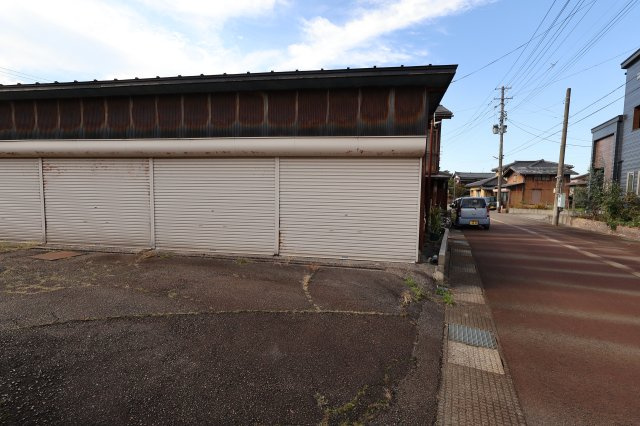 本町アイウ車庫の外観