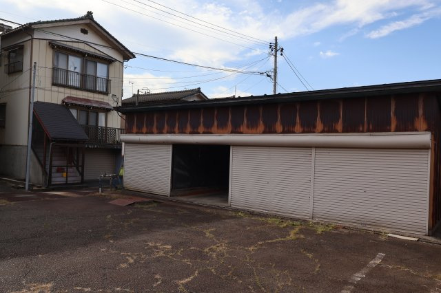 本町アイウ車庫の外観