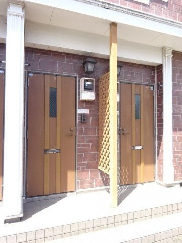 カーサ　ラウレールⅠのエントランス|毎日通るエントランスはこのようになっています