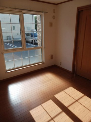 【居間・リビング】 | アルカンシエルⅡ | 居間です