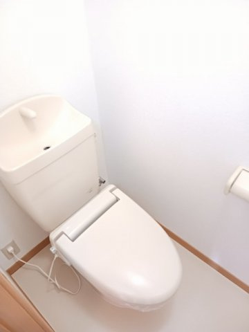 アルカンシエルⅡのトイレ|ゆったりとした空間のトイレです