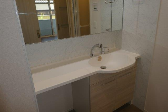 倉敷市日吉町のアパートの独立洗面台|洗髪洗面化粧台
