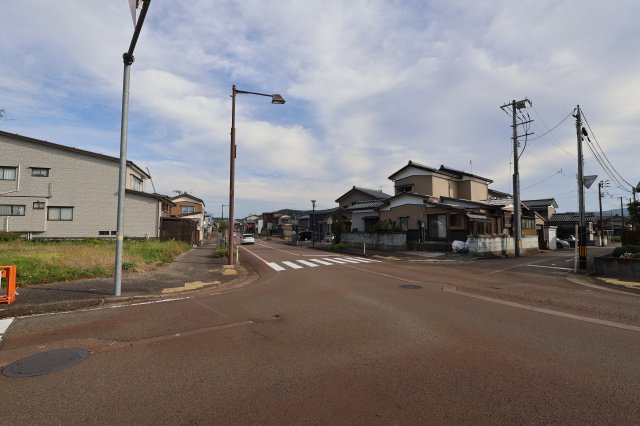 嶺崎2丁目アイウ車庫の外観