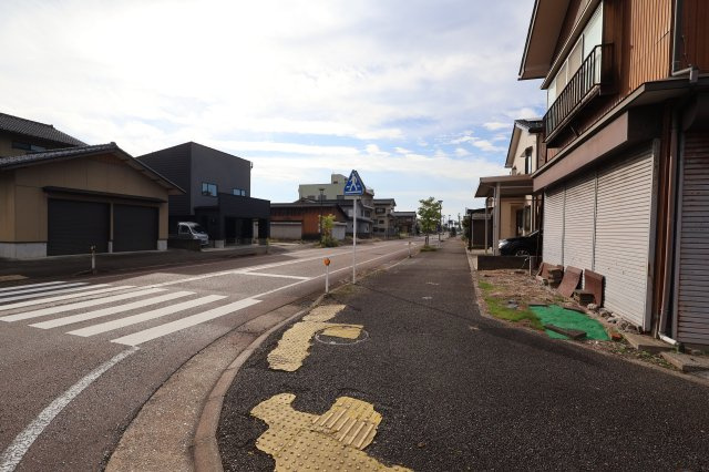 嶺崎2丁目アイウ車庫の外観