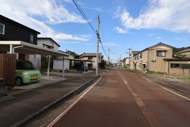 嶺崎2丁目アイウ車庫の外観