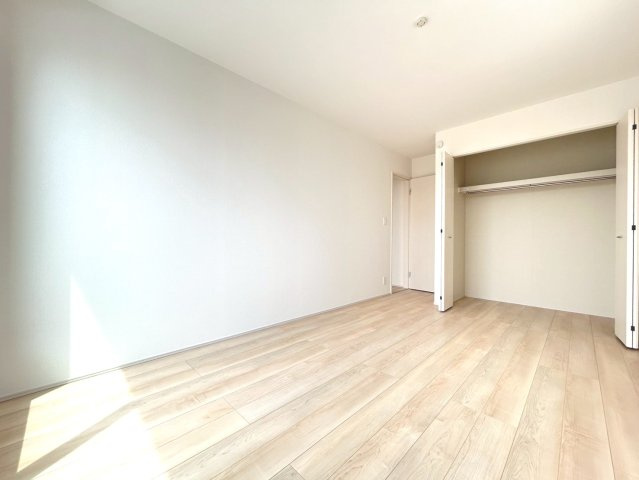 【商談中】ハートフルタウン　扶桑町高雄6期　全3区画分譲の寝室|すべての居室にはたっぷり収納できる大型クローゼットを設置しています。