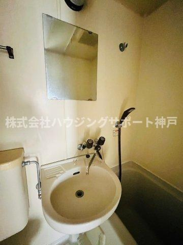 ポコアポコ明石本町メゾンの洗面所