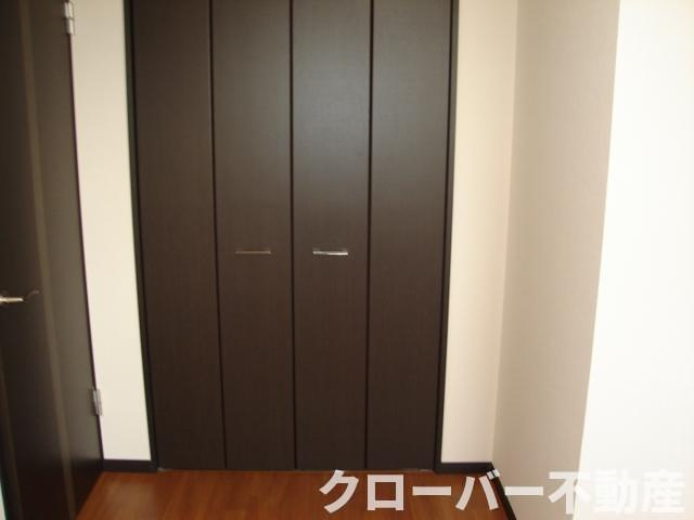 ヴァンルージュⅡの収納|北洋室クローゼット