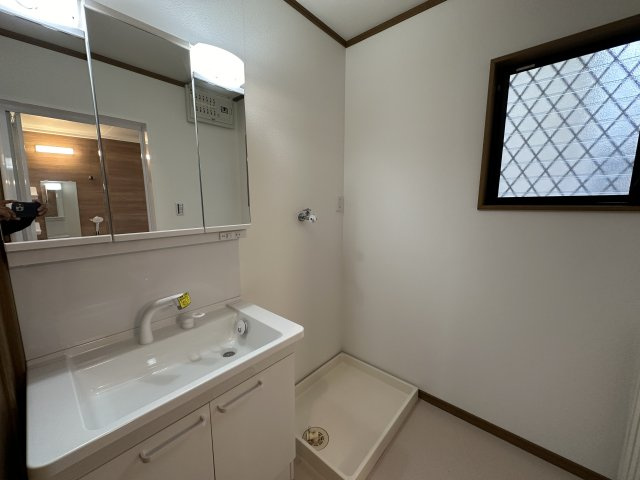 堺市西区浜寺諏訪ノ森町東２丁の独立洗面台