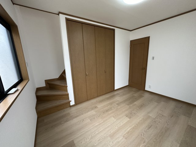 堺市西区浜寺諏訪ノ森町東２丁の洋室