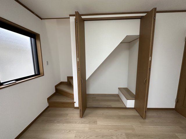 堺市西区浜寺諏訪ノ森町東２丁の収納