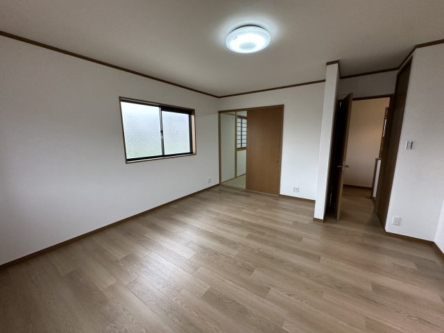 堺市西区浜寺諏訪ノ森町東２丁の洋室