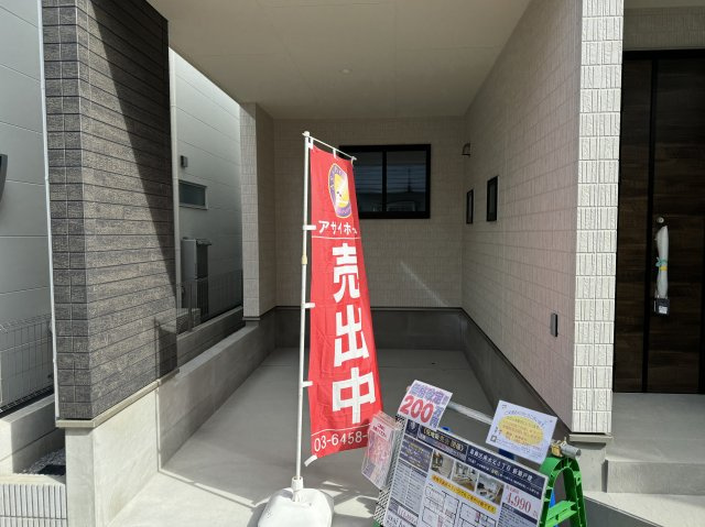 葛飾区南水元４丁目新築戸建【花の木小学校：8分】の駐車場|愛車にやさしいビルトインガレージ