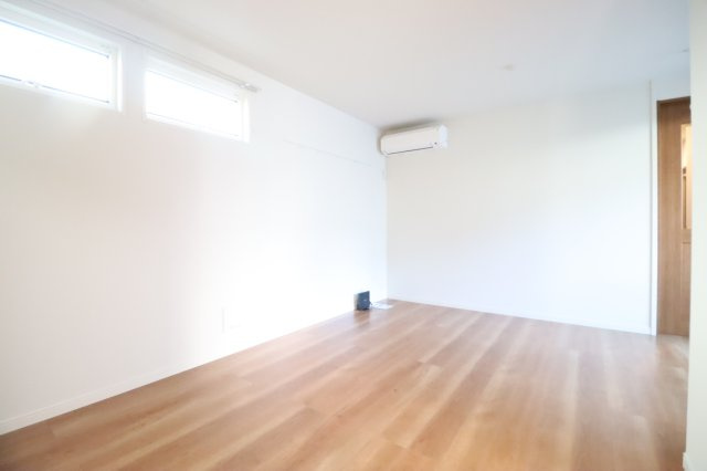 FLAT RIVER （フラットリバー）の居間・リビング