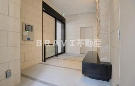 ブランズタワー・ウェリス心斎橋SOUTH（ブランズタワーウェリス心斎橋サウス）　BRAVI不動産のエントランス|【ブランズタワー・ウェリス心斎橋SOUTH】ゆとりのあるエントランスです