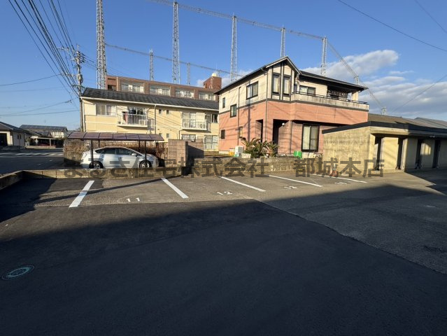 Renatus若葉の駐車場