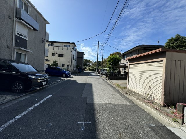 葛飾区東金町8丁目新築戸建【半田小学校：10分】の前面道路含む現地写真|南東側前面道路・幅員約6ｍ