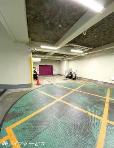 【駐車場】 | ネオハイツ新大阪 | 地下駐車場