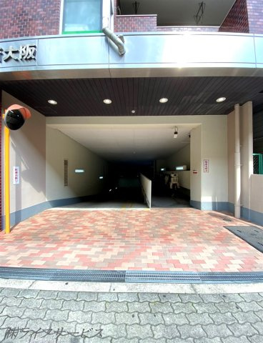 【駐車場】 | ネオハイツ新大阪 | 駐車場出入口