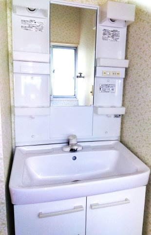 【独立洗面台】 | 向原5丁目貸家 | 朝の身支度には欠かせない独立洗面化粧台