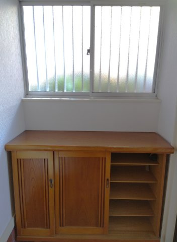 【玄関】 | 向原5丁目貸家 | 収納も充実